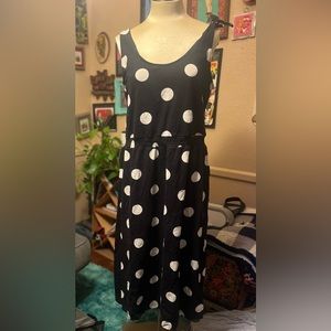 Women’s Who What Wear Black and White Polka Dot Adjustable Sleeve Midi Dress, L